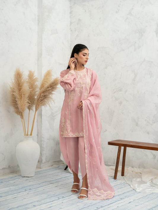 BLUSH REVERIE