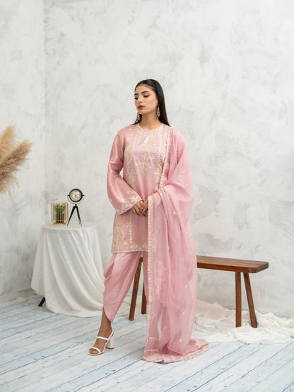 BLUSH REVERIE